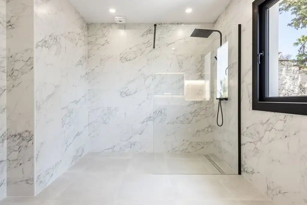 Baño de Casa o chalet en venta en Marbella con Aire acondicionado, Jardín privado y Terraza