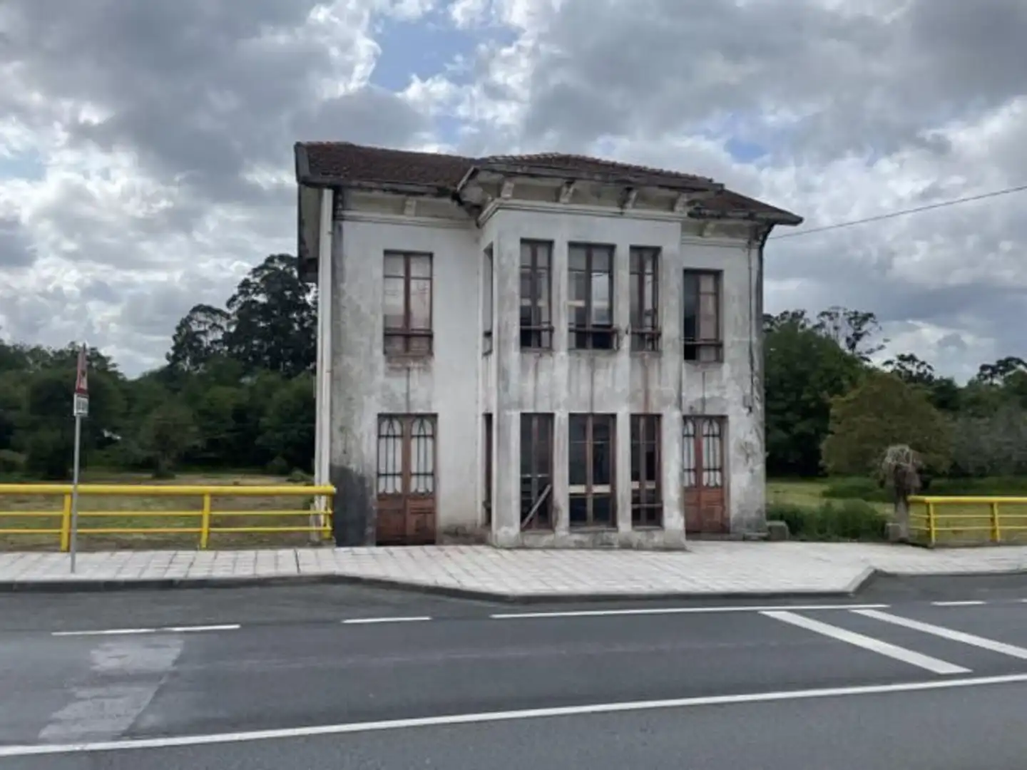 Vista exterior de Casa o xalet en venda en Cariño amb Jardí privat