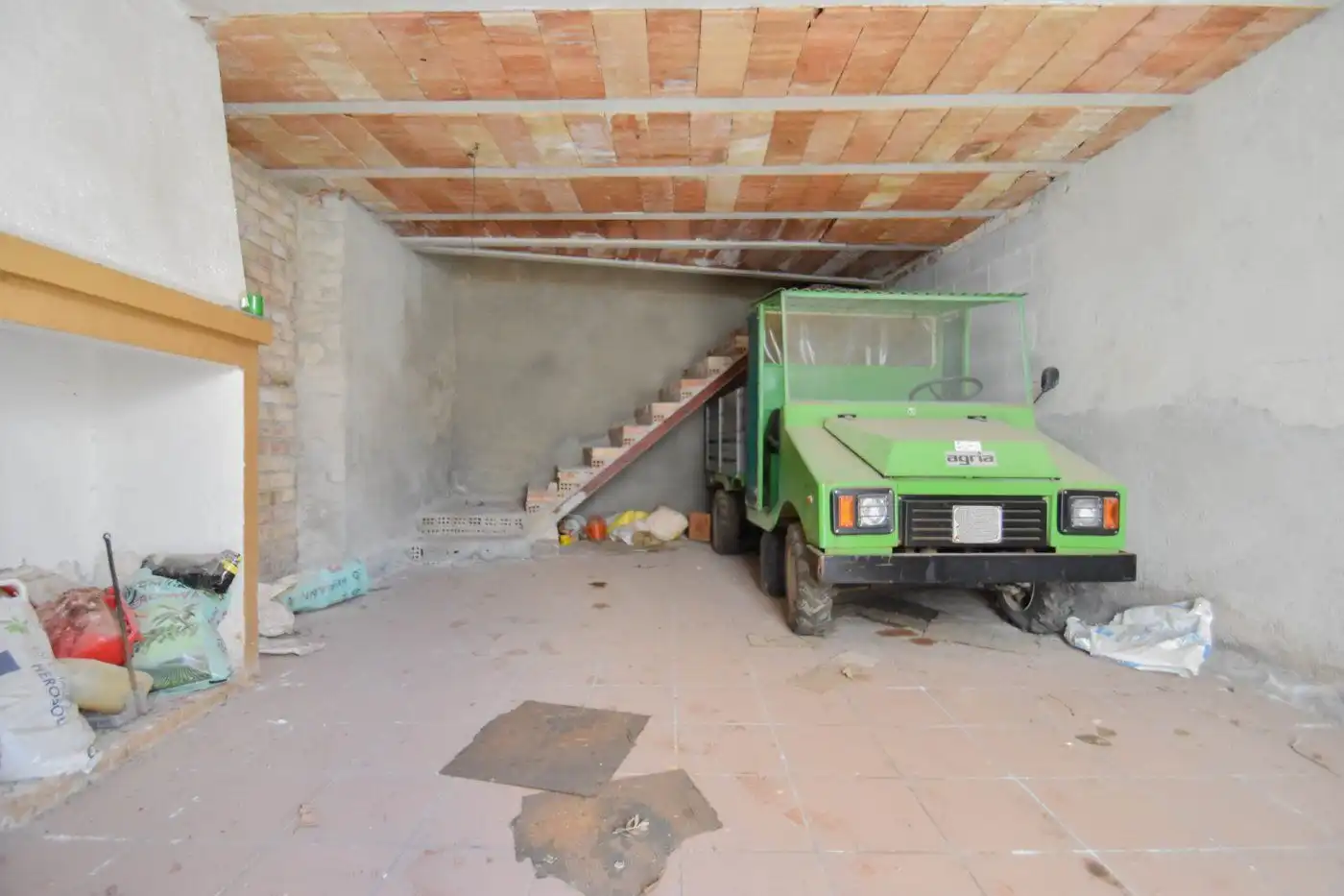 Garage for sale in Colomera