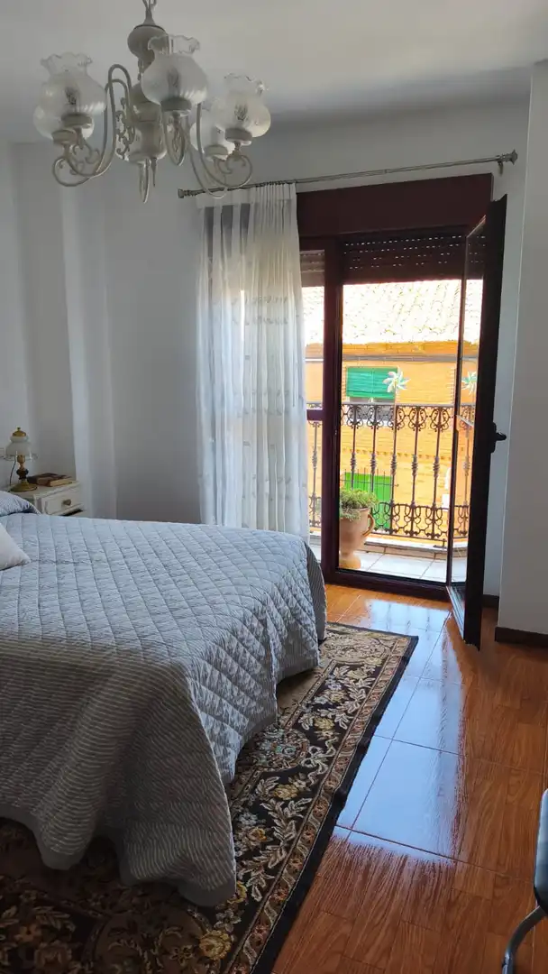 Schlafzimmer von Einfamilien-Reihenhaus zum Verkauf in El Burgo Ranero  mit Heizung, Privatgarten und Parkett
