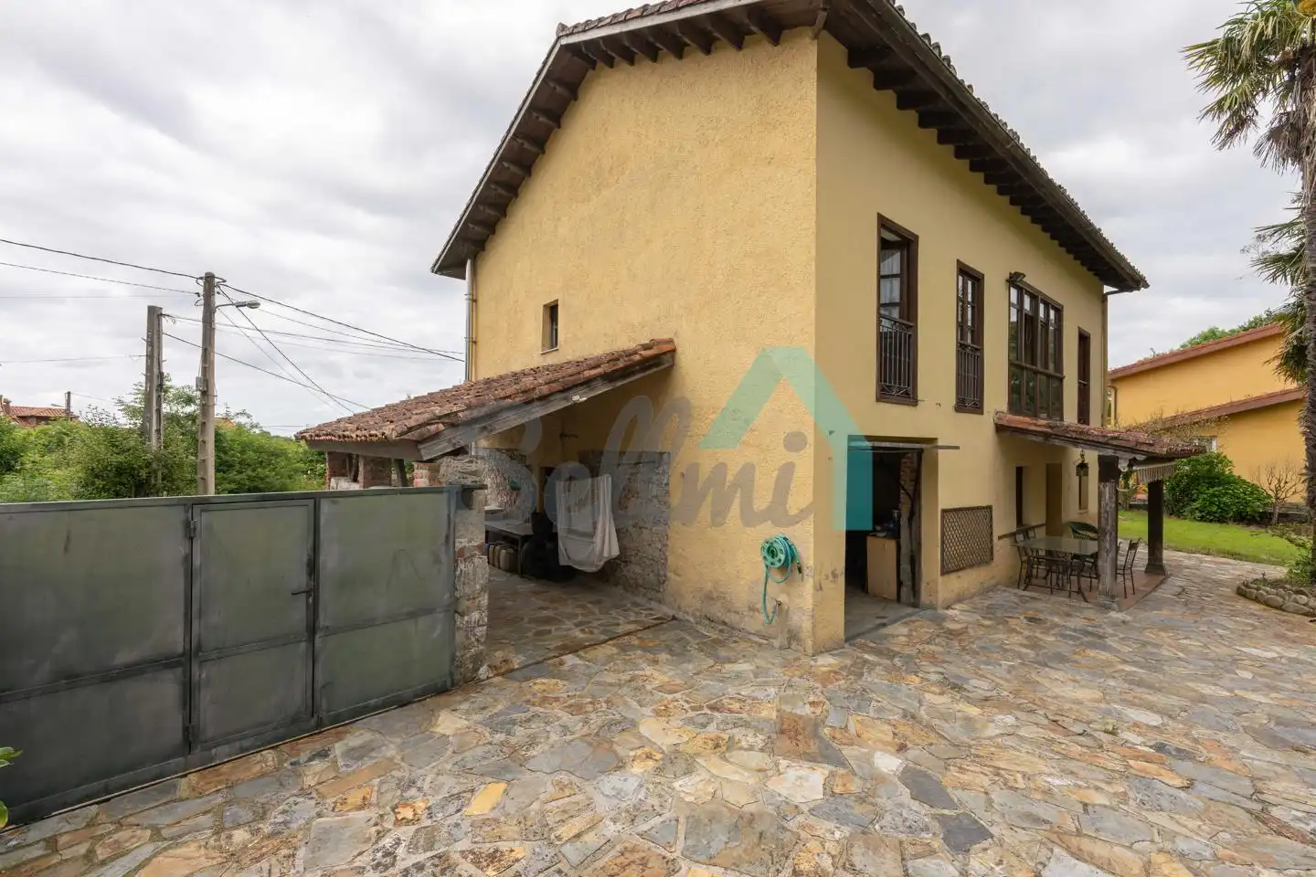 Vista exterior de Casa o xalet en venda en Llanes amb Calefacció, Jardí privat i Parquet