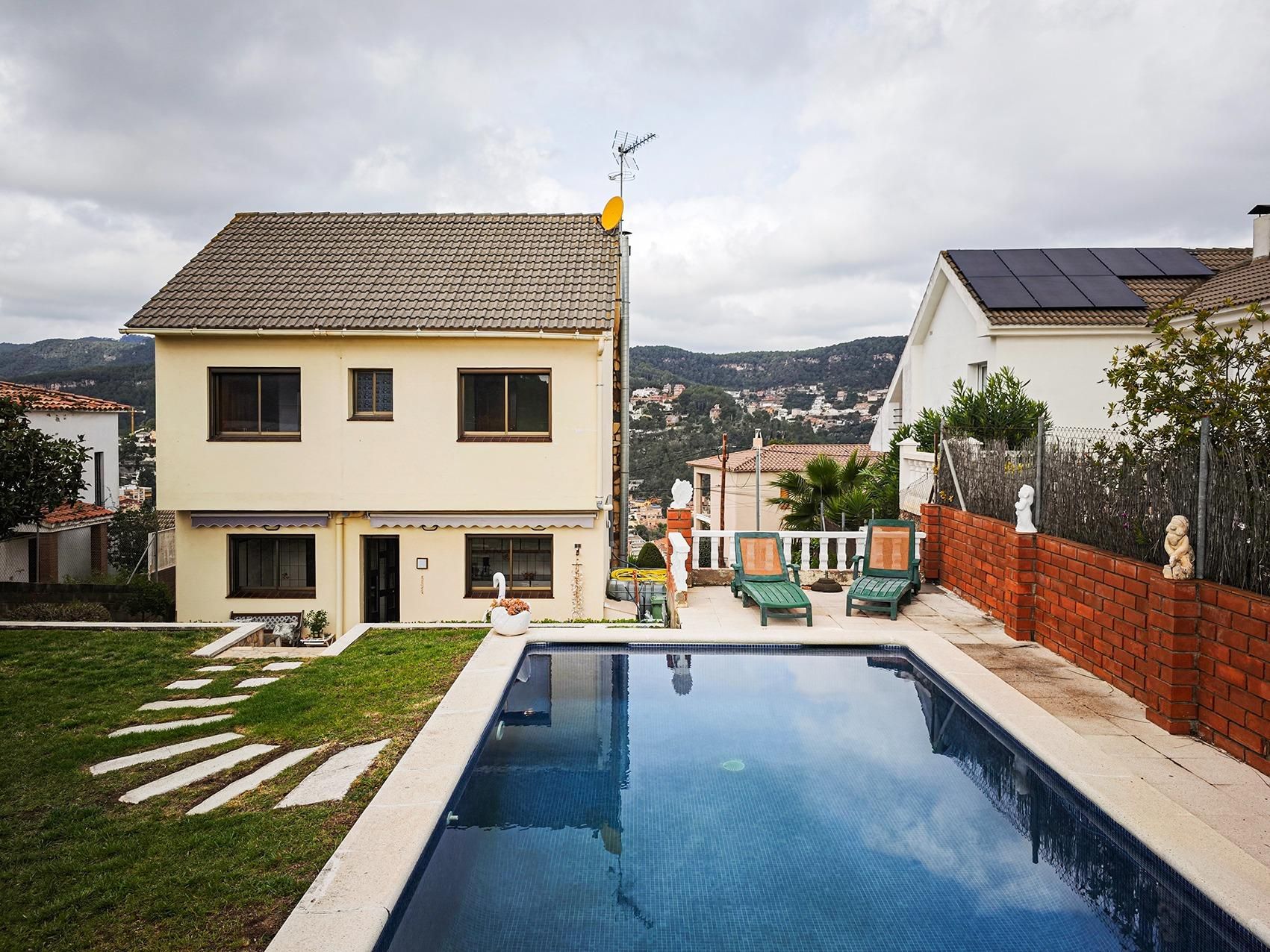 Piscina de Casa o xalet en venda en Vallirana amb Aire condicionat, Calefacció i Jardí privat
