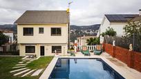 Piscina de Casa o xalet en venda en Vallirana amb Aire condicionat, Calefacció i Jardí privat