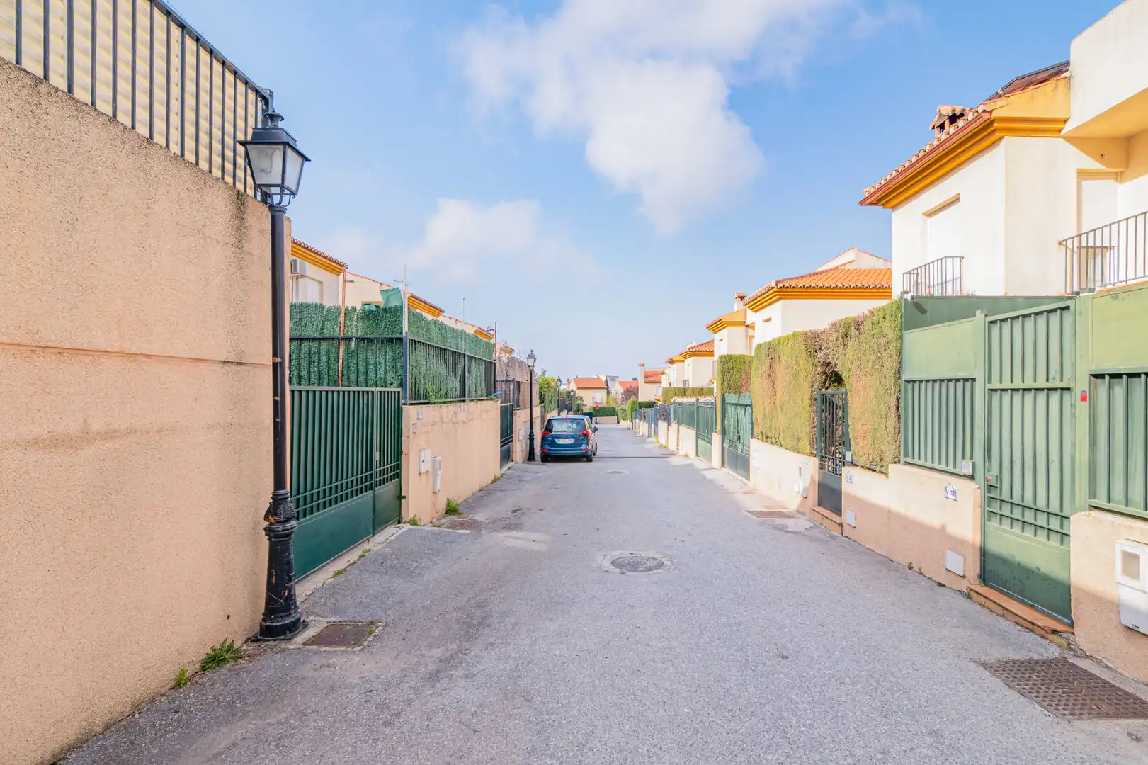 Vista exterior de Casa o chalet en venta en Alfacar con Balcón