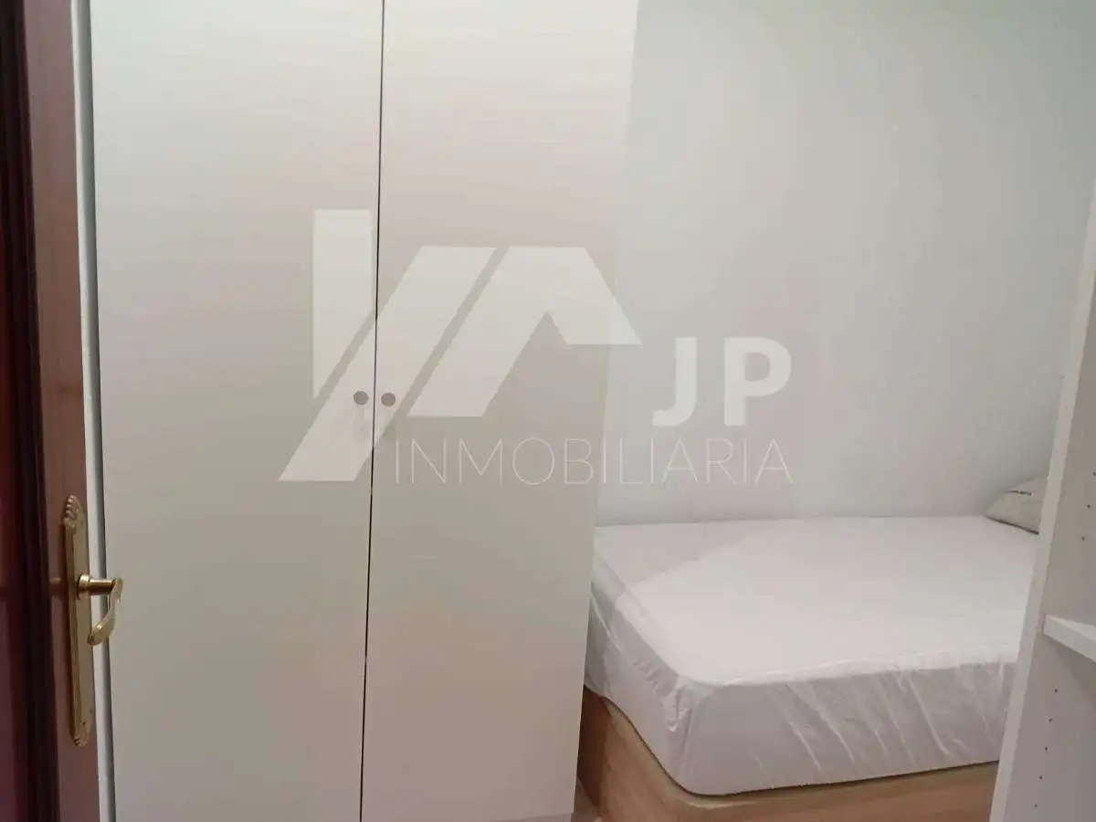 Wohnung zur Miete in Calle Buensuceso, Centro - Sagrario