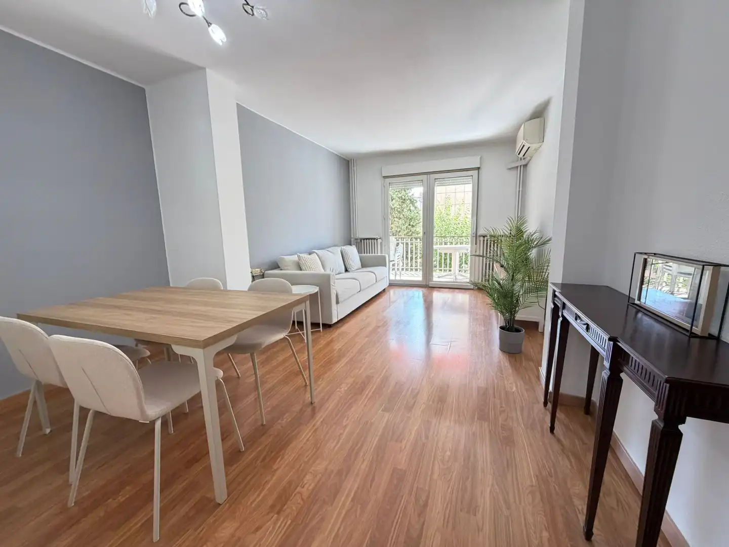 Living room of Flat for rent in Lleida  with Air Conditioner, Heating and Parquet flooring
