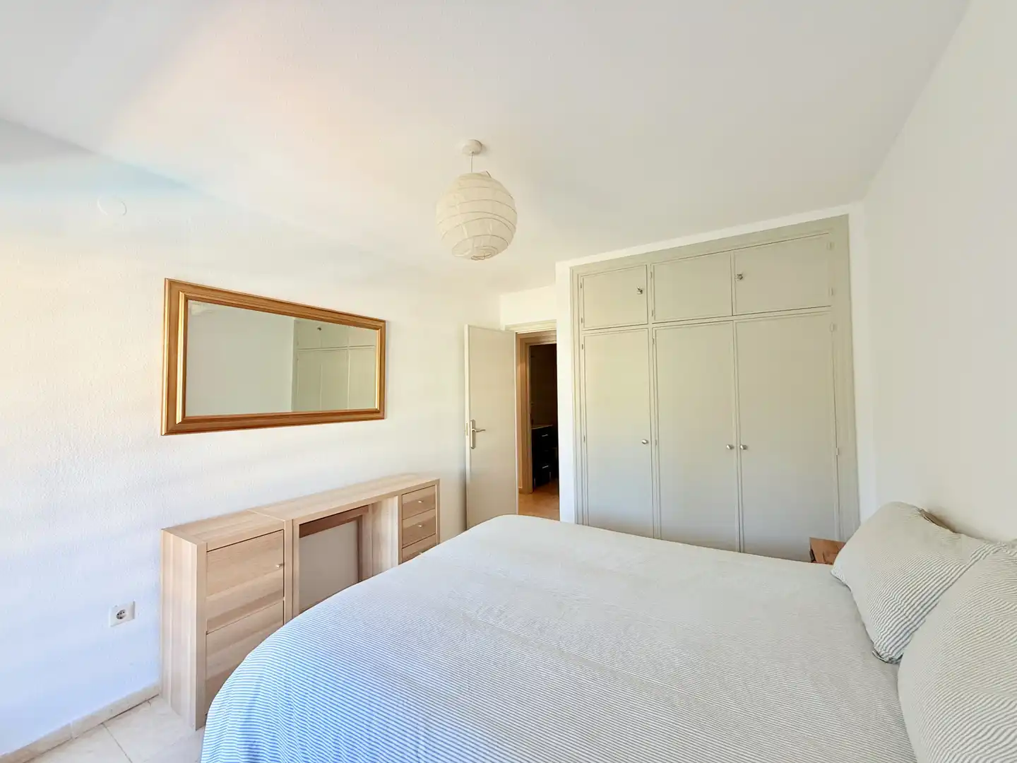 Habitación de Apartamento de alquiler en Marbella con Terraza, Piscina y Piscina comunitaria
