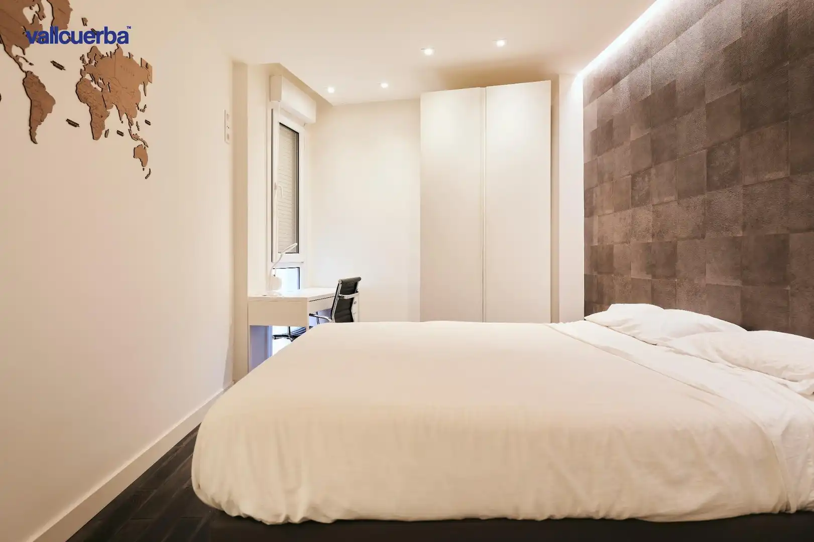 Bedroom of Flat for sale in Barcelona  with Air Conditioner, Heating and Balcony