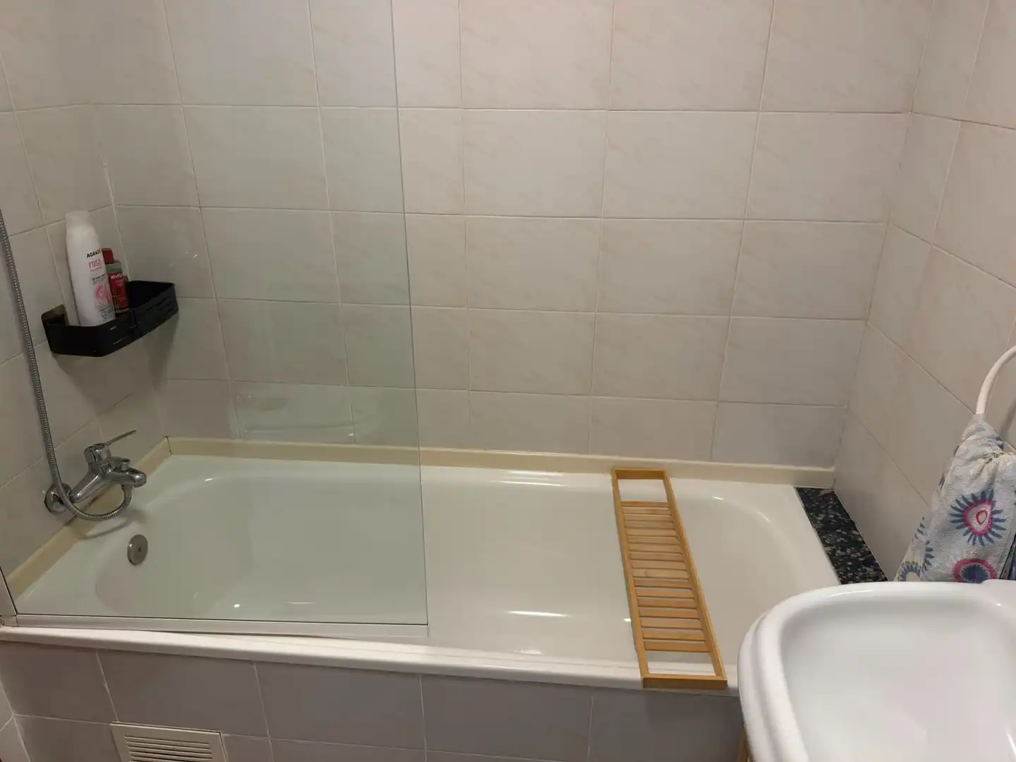 Baño de Piso de alquiler en Lugo con Calefacción, Terraza y Amueblado