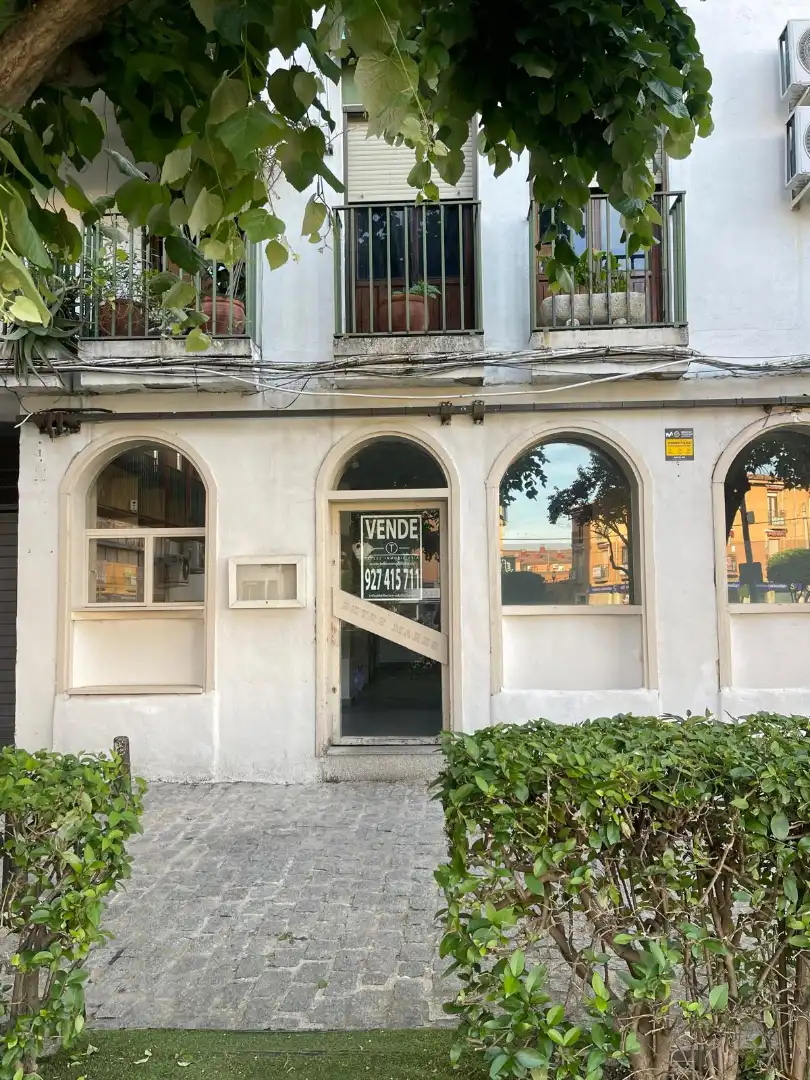 Vista exterior de Local en venta en Plasencia con Terraza