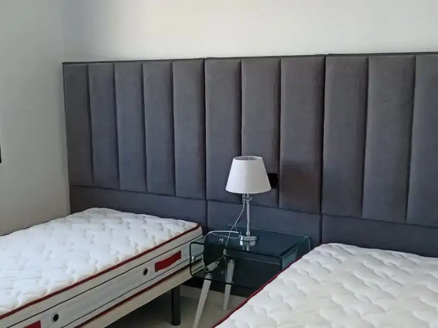 Schlafzimmer von Wohnung zur Miete in Estepona mit Klimaanlage, Privatgarten und Schwimmbad