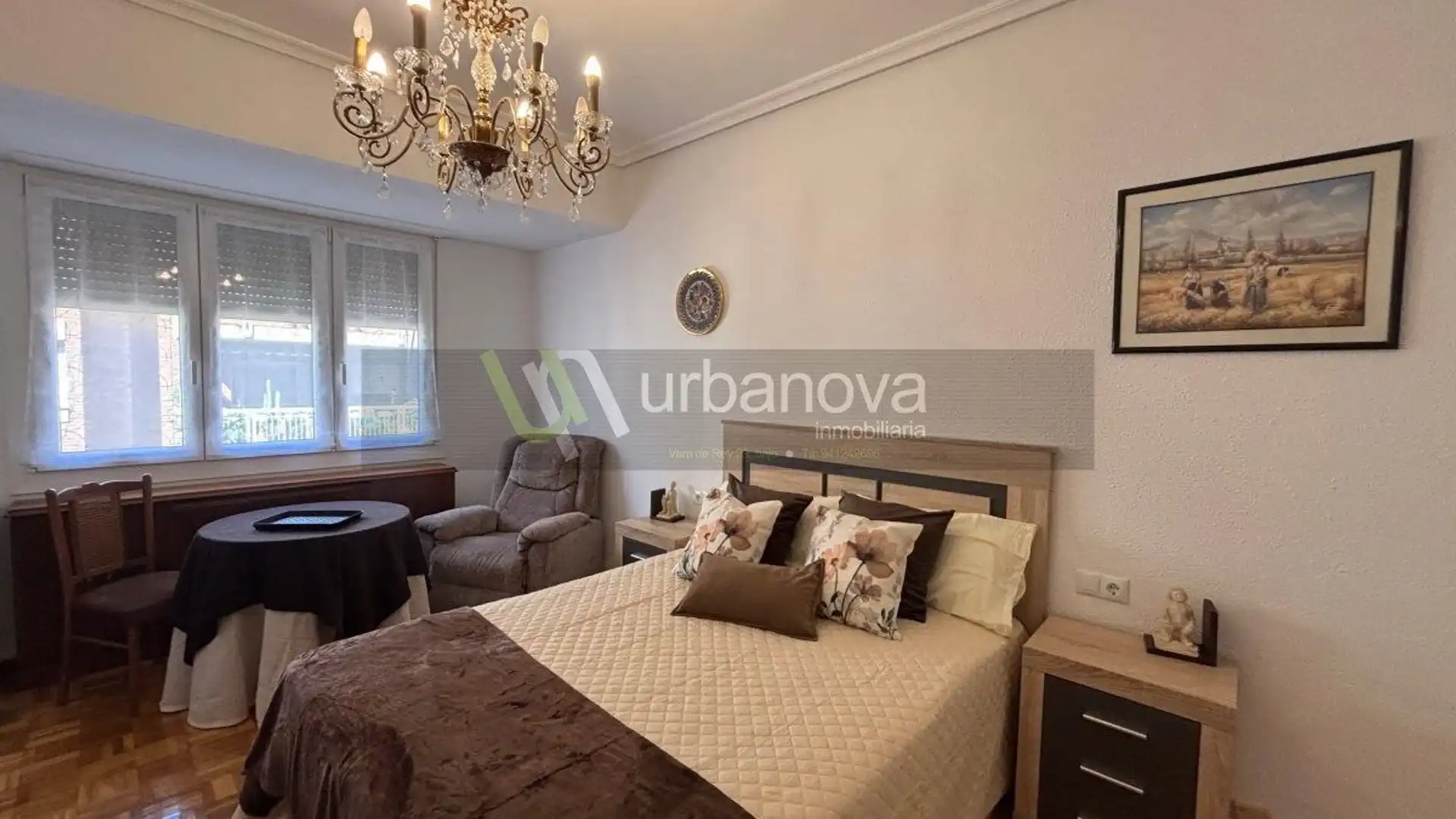 Habitación de Piso de alquiler en  Logroño con Calefacción, Parquet y Amueblado