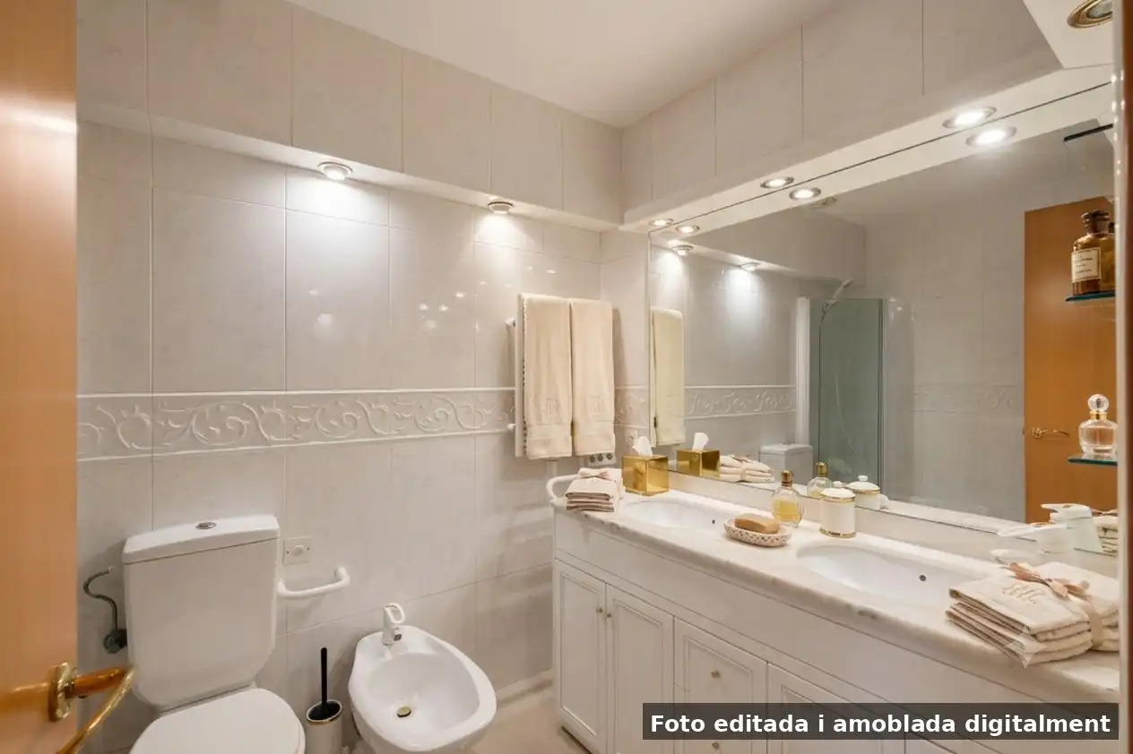 Bany de Casa o xalet en venda en Barcelona amb Aire condicionat, Calefacció i Terrassa
