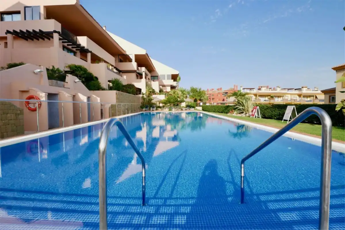 Piscina de Planta baixa en venda en Mijas amb Aire condicionat, Jardí privat i Terrassa