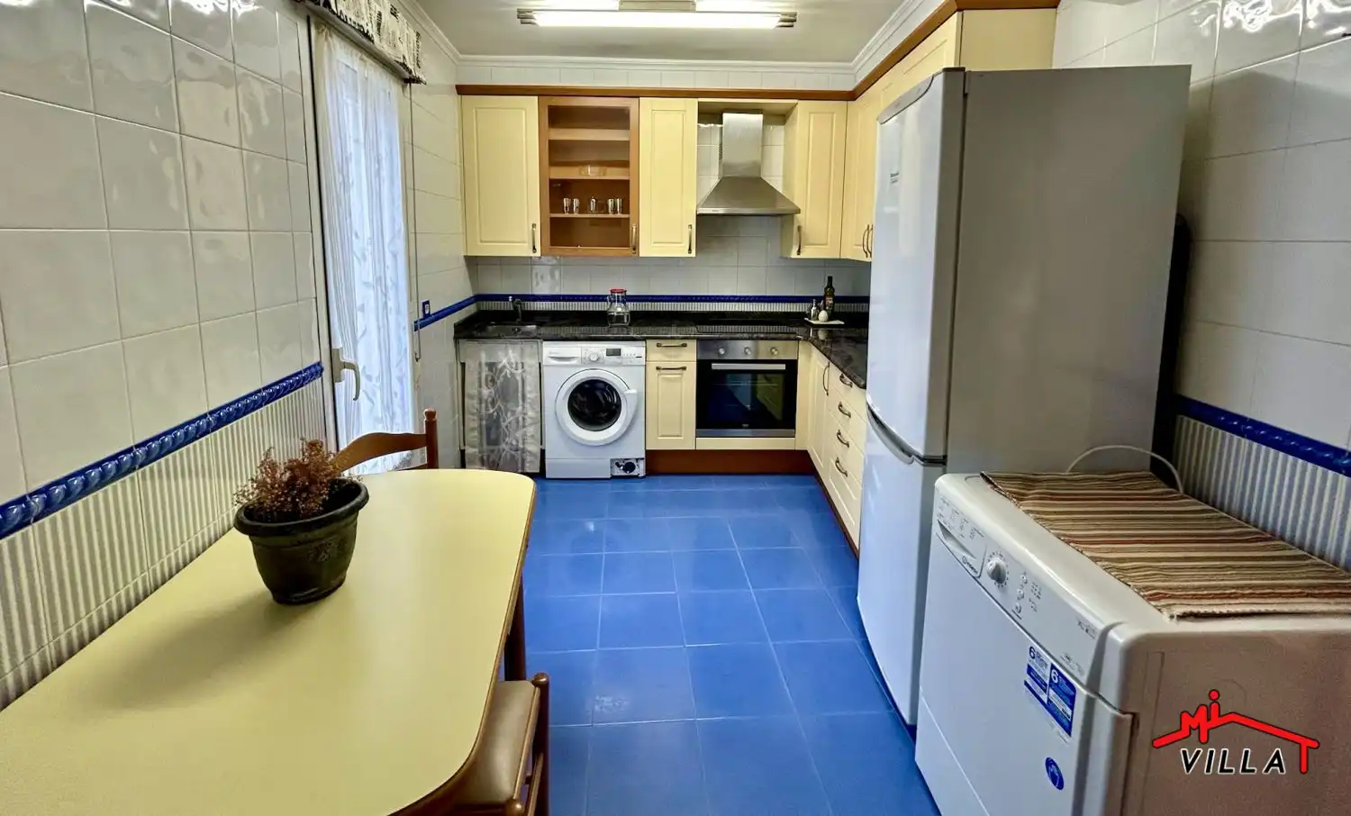Cocina de Piso en venta en Laredo con Calefacción