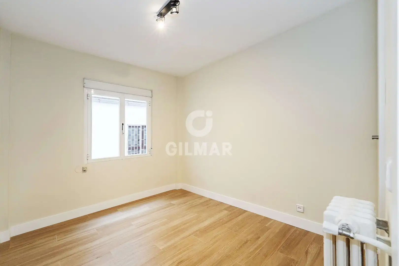 Habitación de Piso en venta en Madrid con Calefacción