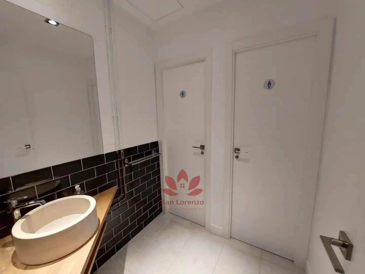 Baño de Oficina de alquiler en Madrid