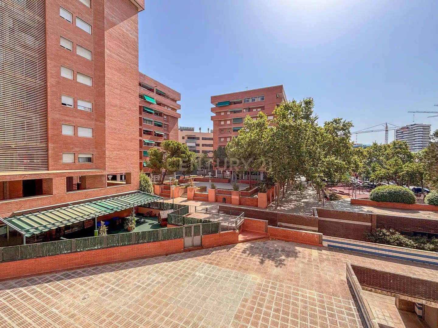 Vista exterior de Apartament en venda en Esplugues de Llobregat amb Balcó i Alarma