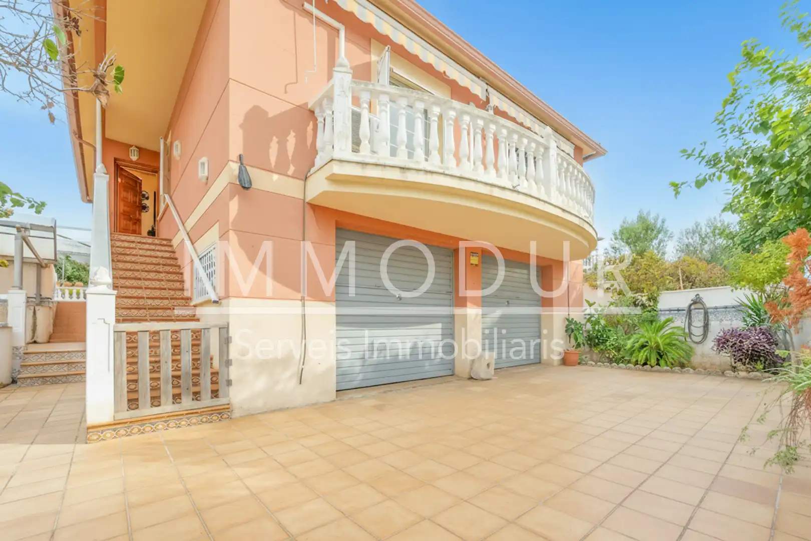 Vista exterior de Casa o chalet en venta en Vilanova i la Geltrú con Aire acondicionado, Calefacción y Jardín privado