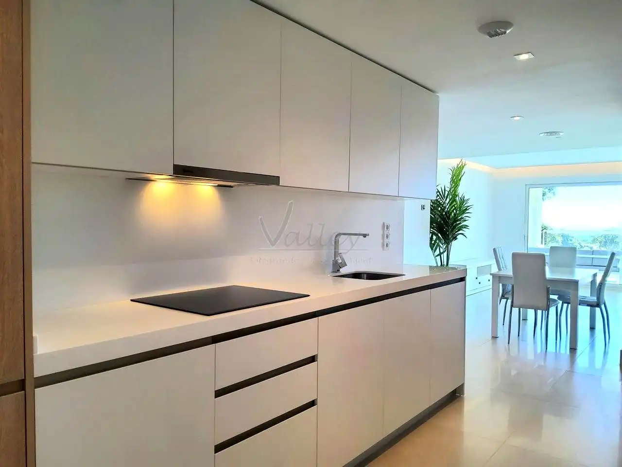 Küche von Wohnungen zum Verkauf in Sotogrande mit Klimaanlage, Terrasse und Möbliert