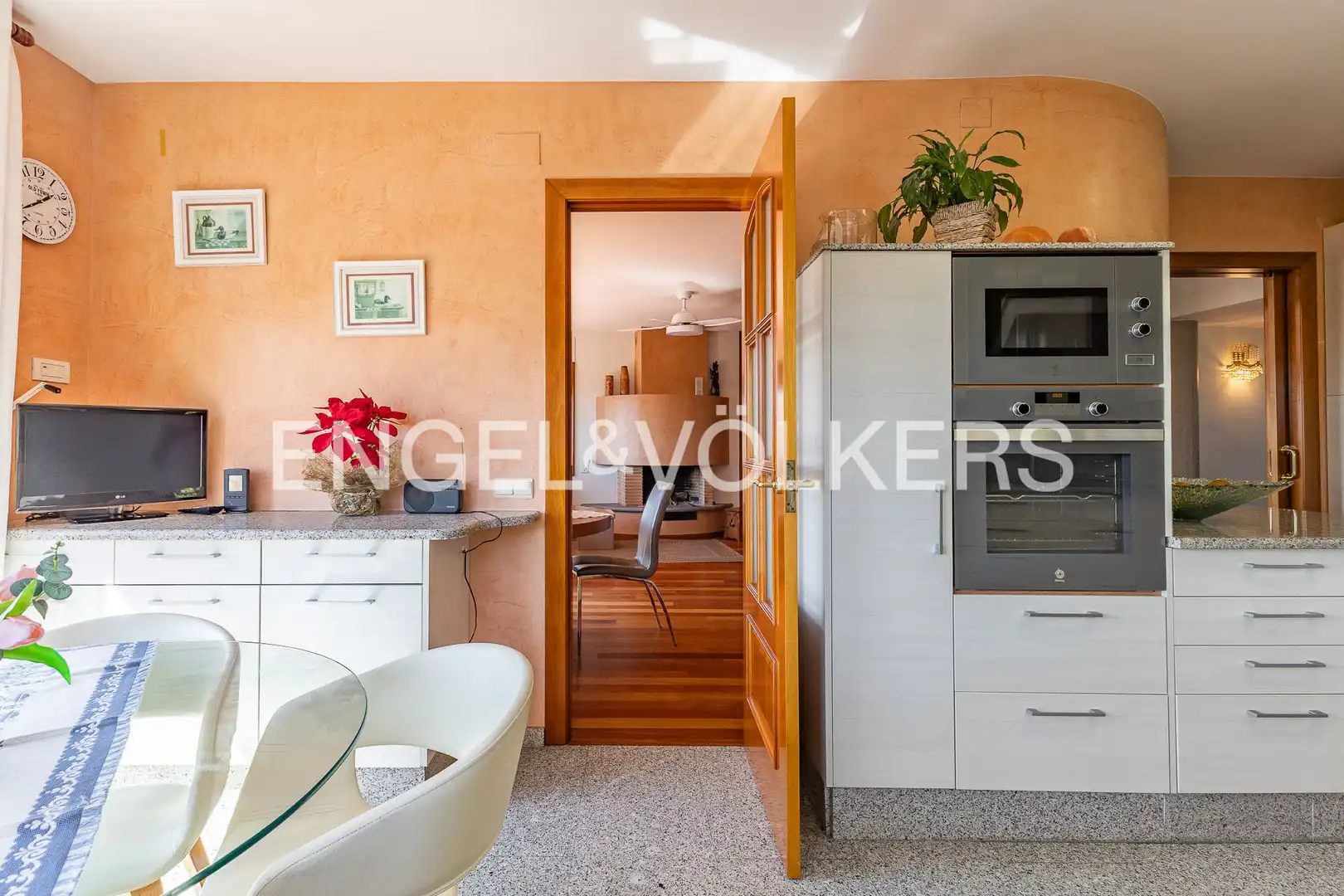 Cuina de Casa o xalet en venda en Granollers amb Calefacció, Jardí privat i Terrassa