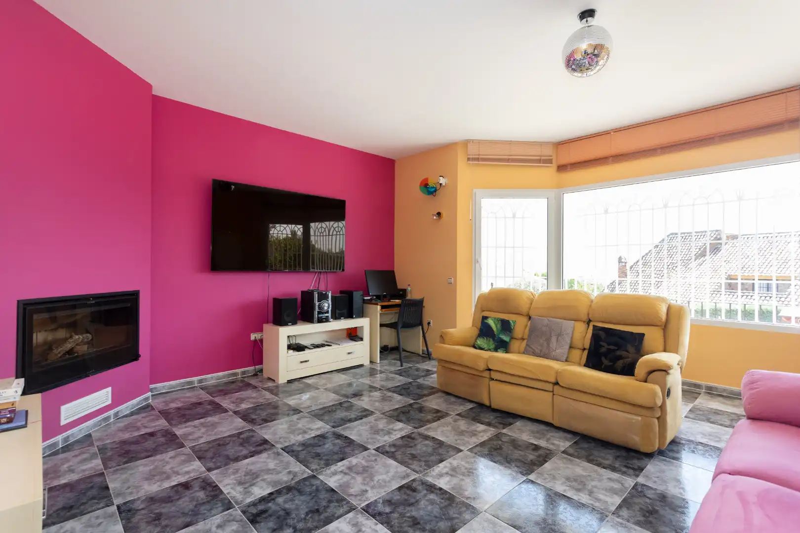 Sala d'estar de Casa o xalet en venda en Villanueva del Pardillo amb Calefacció, Jardí privat i Piscina