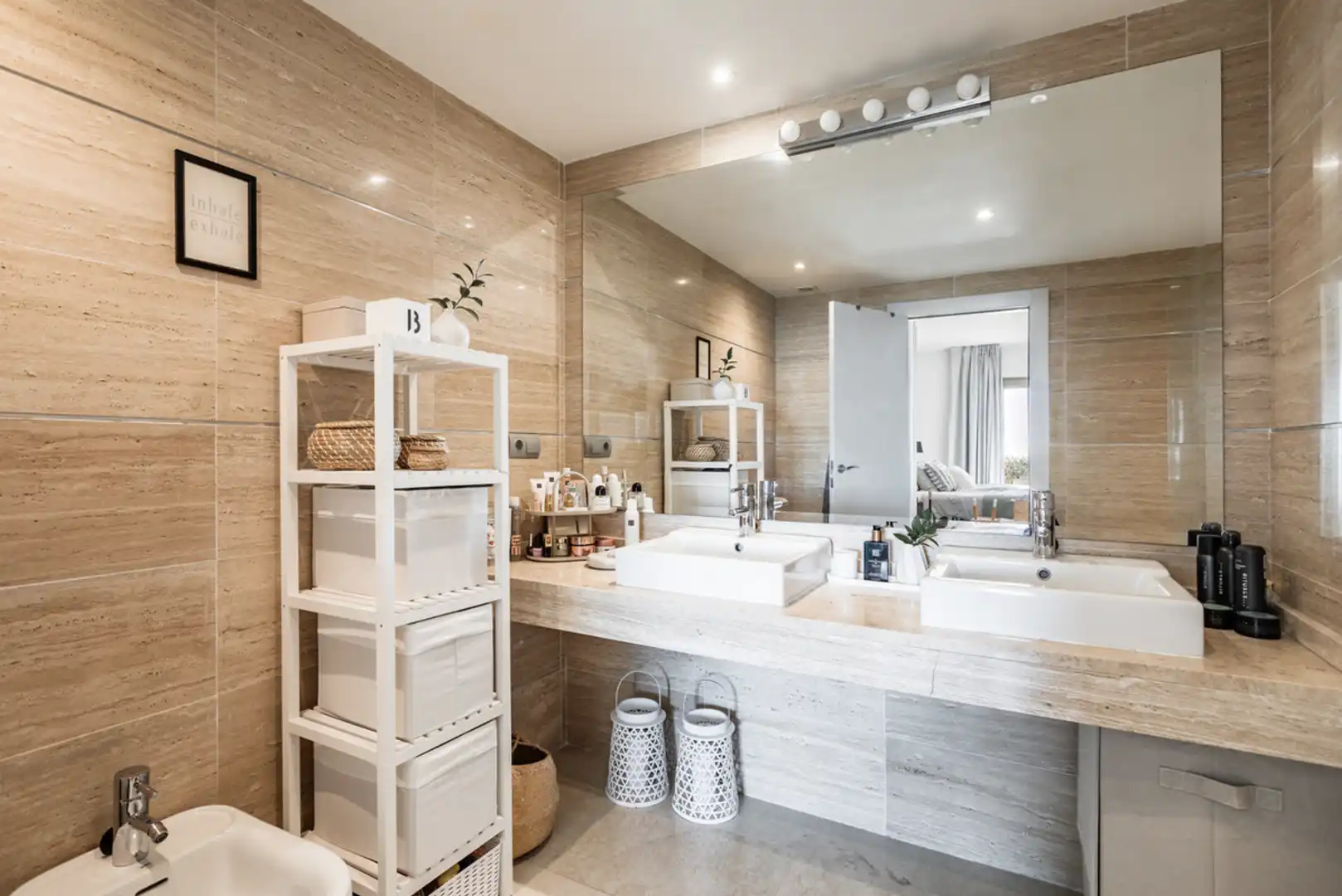 Badezimmer von Wohnungen zum Verkauf in Benahavís mit Klimaanlage, Terrasse und Möbliert