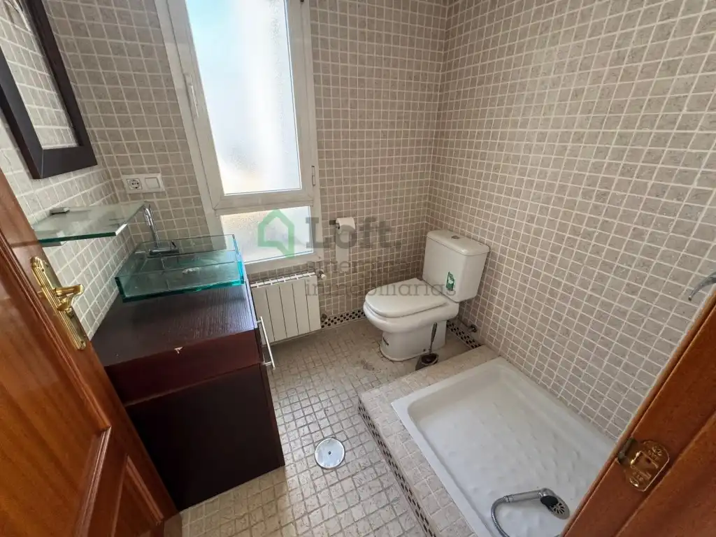 Badezimmer von Dachboden zum Verkauf in Badajoz mit Klimaanlage, Heizung und Terrasse