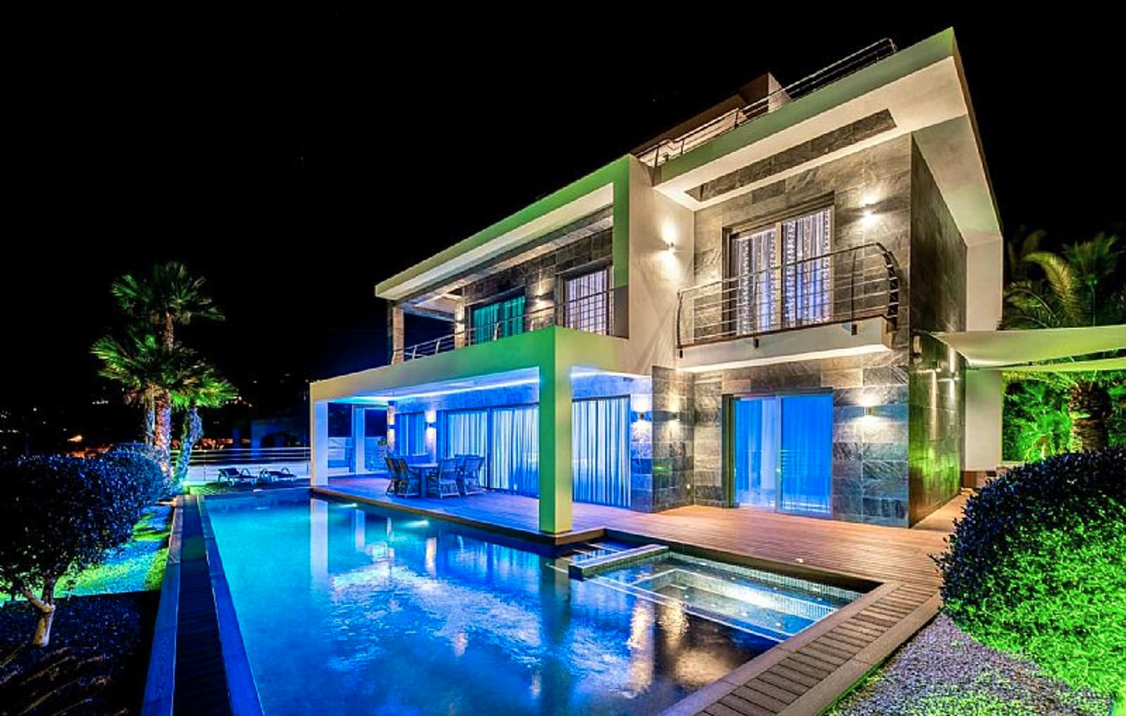 Swimming pool of House or chalet for sale in Calpe / Calp  with Air Conditioner, Heating and Private garden