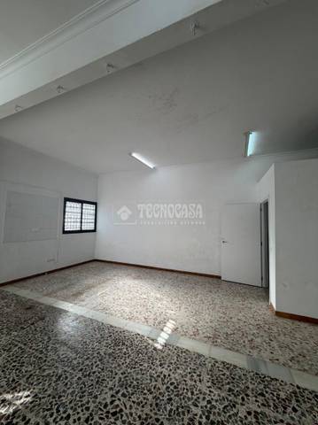 Local comercial en Alquiler en Las Torres - Constelaciones