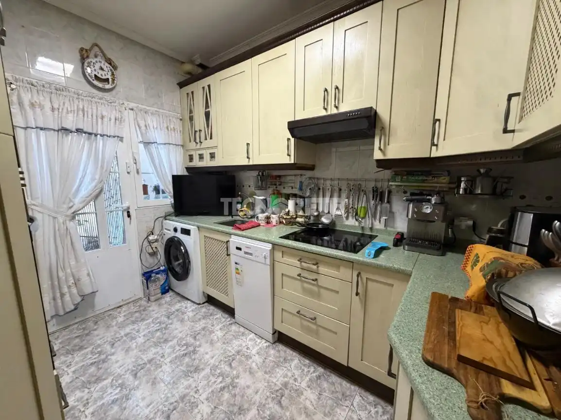 Casa aparellada amb terrassa en venda a C. la Virgen, imagen 6