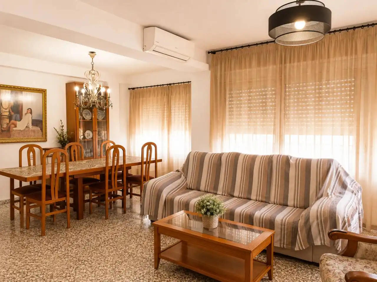 Wohnzimmer von Wohnung zum Verkauf in Oliva mit Klimaanlage, Möbliert und Balkon