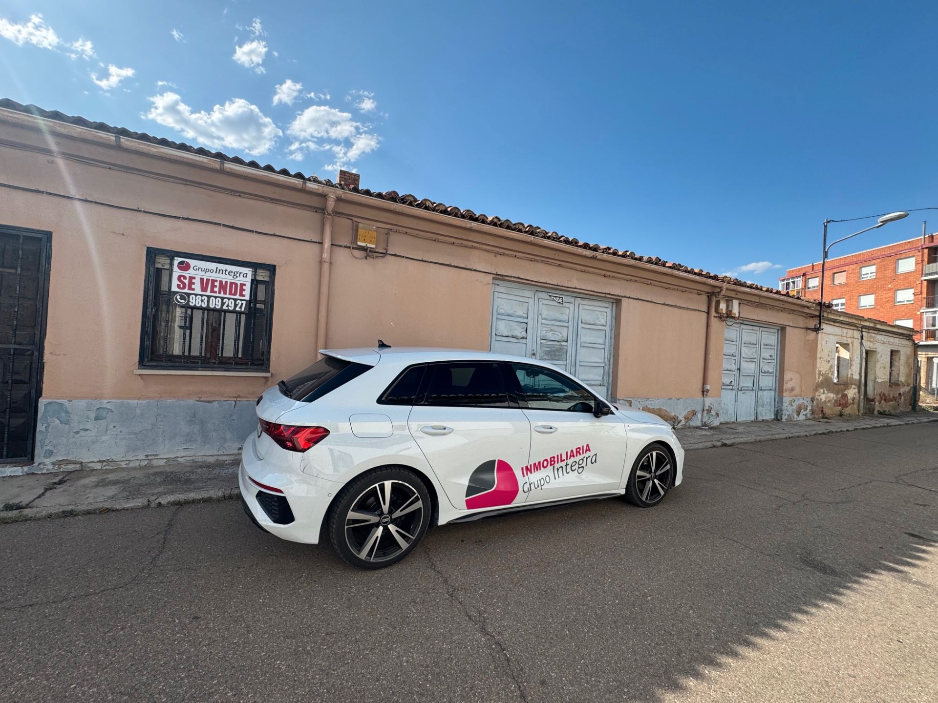 Vista exterior de Casa o xalet en venda en Venta de Baños amb Calefacció, Terrassa i Traster