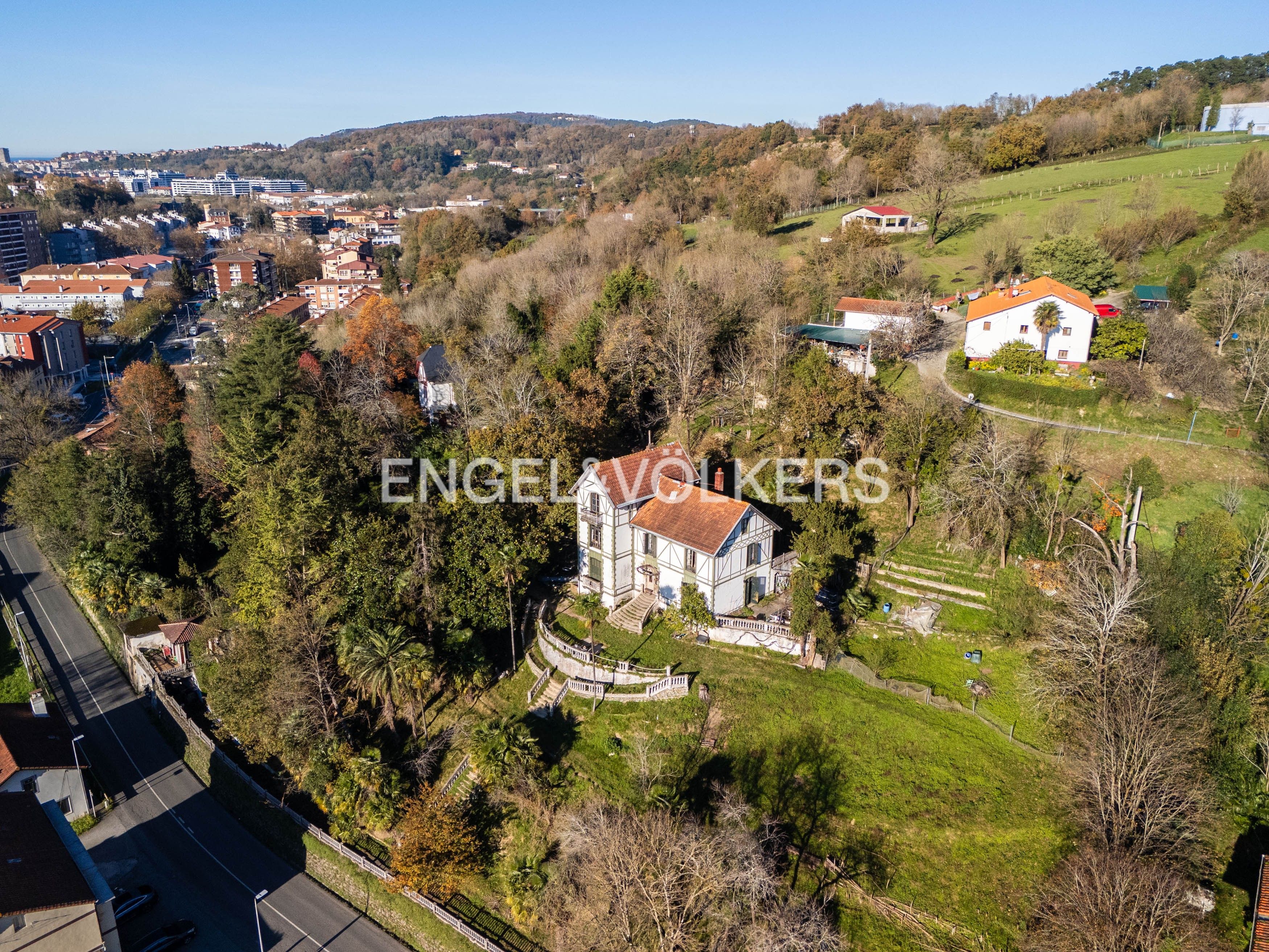 Vista exterior de Finca rústica en venda en Donostia - San Sebastián  amb Aire condicionat, Calefacció i Jardí privat