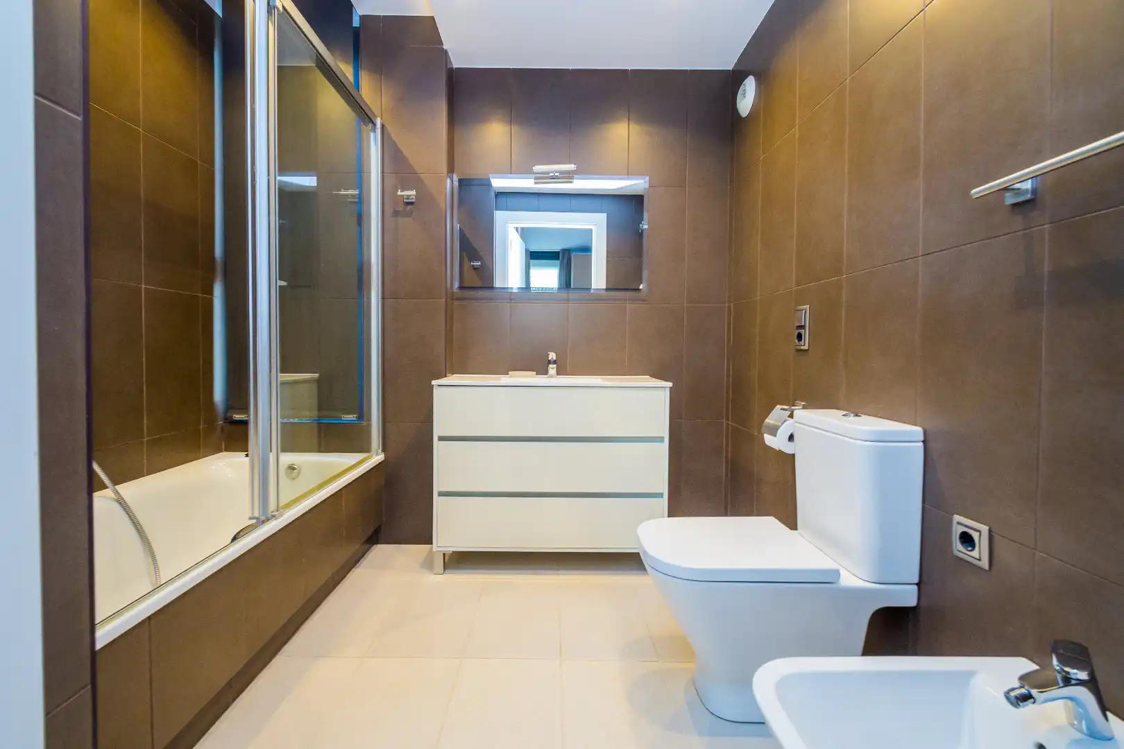 Bathroom of Flat for sale in Castell d'Aro, Platja d'Aro i s'Agaró  with Air Conditioner, Heating and Terrace