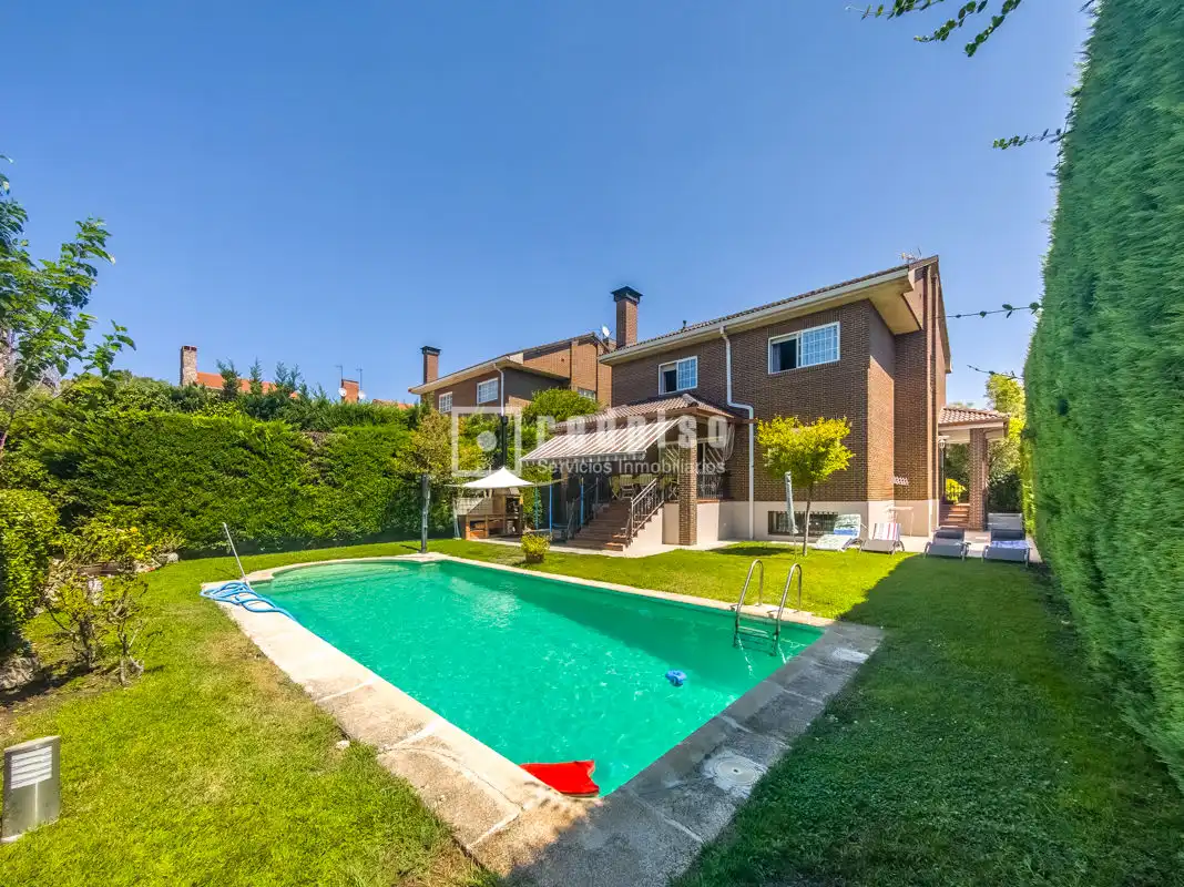 Villa avec piscine à vendre à  Urbanizaciones