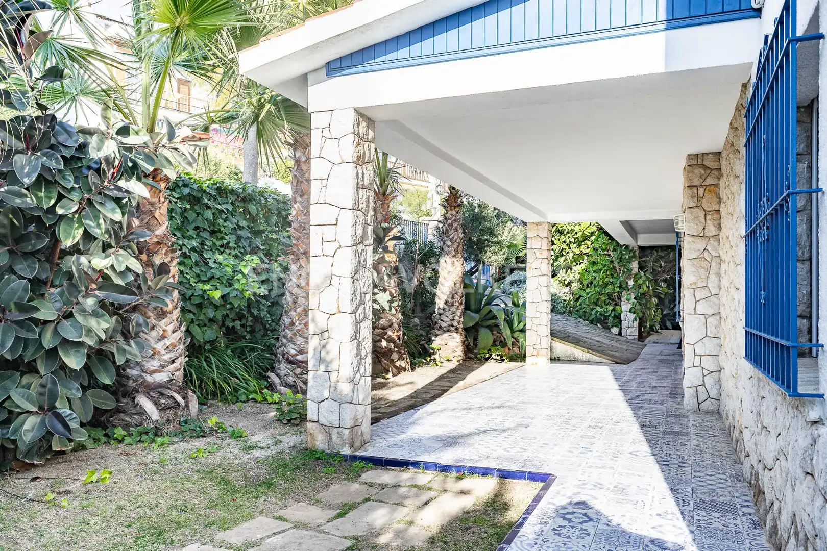 Vista exterior de Casa o chalet de alquiler en Sitges con Aire acondicionado, Calefacción y Jardín privado