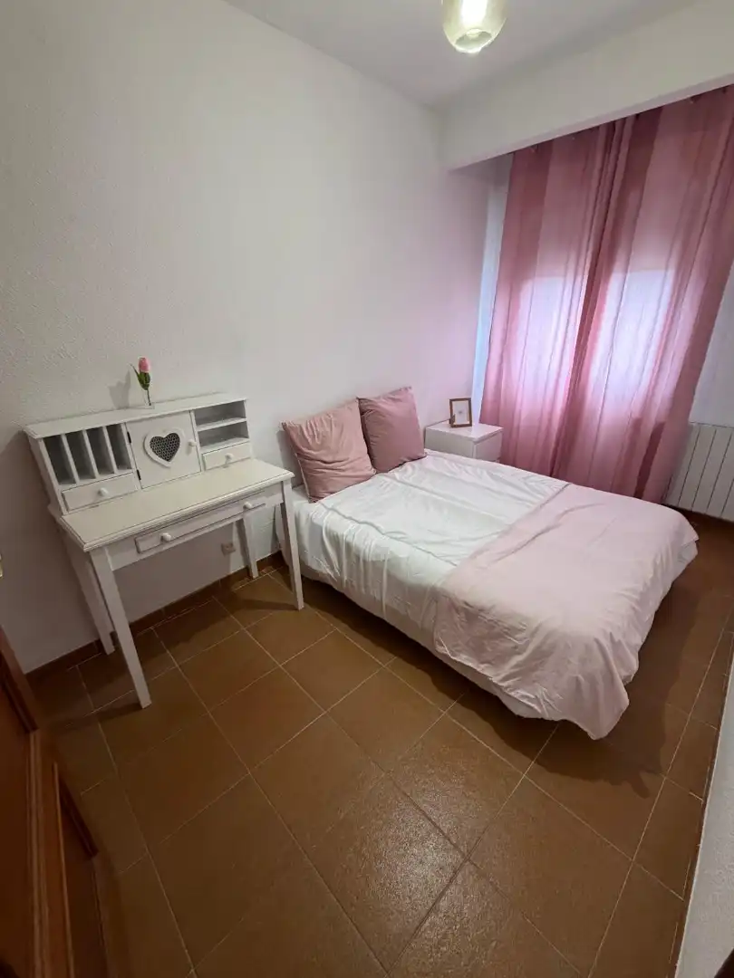 Habitación de Casa o chalet en venta en Navamorcuende con Calefacción, Terraza y Amueblado