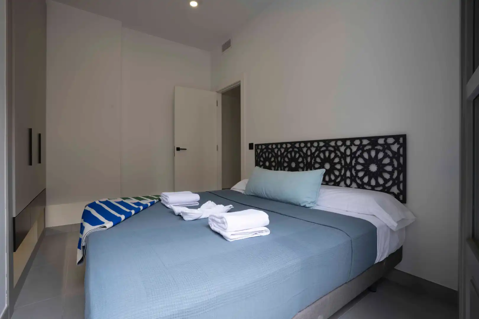 Schlafzimmer von Wohnung zur Miete in Granada mit Klimaanlage, Heizung und Möbliert