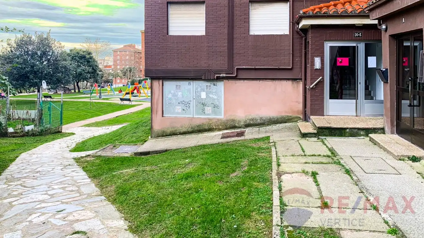 Vista exterior de Pis de lloguer en Santander amb Calefacció, Jardí privat i Terrassa