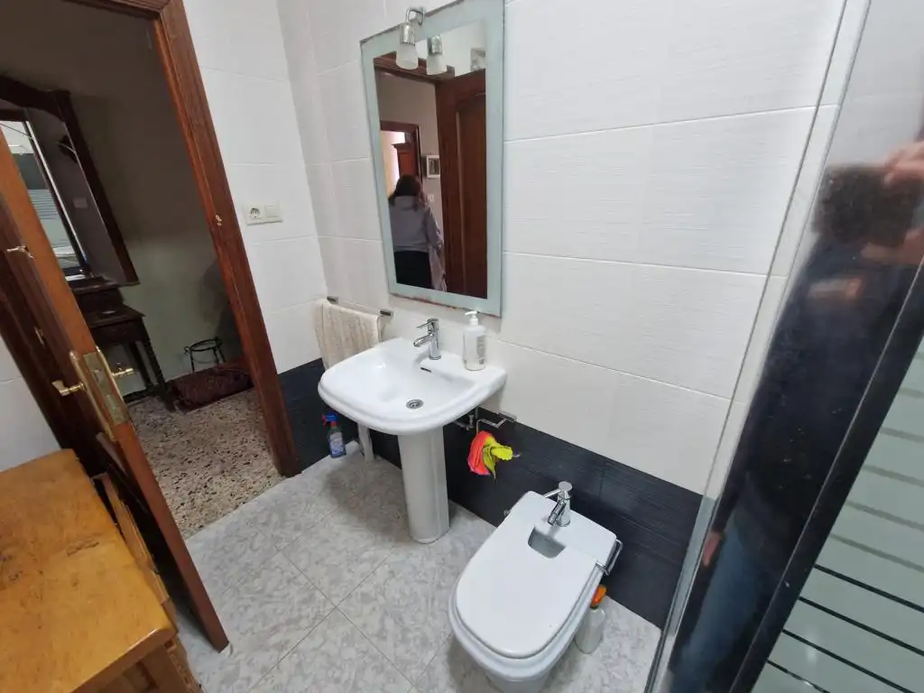 Bany de Casa o xalet en venda en Ribeira amb Jardí privat, Terrassa i Moblat