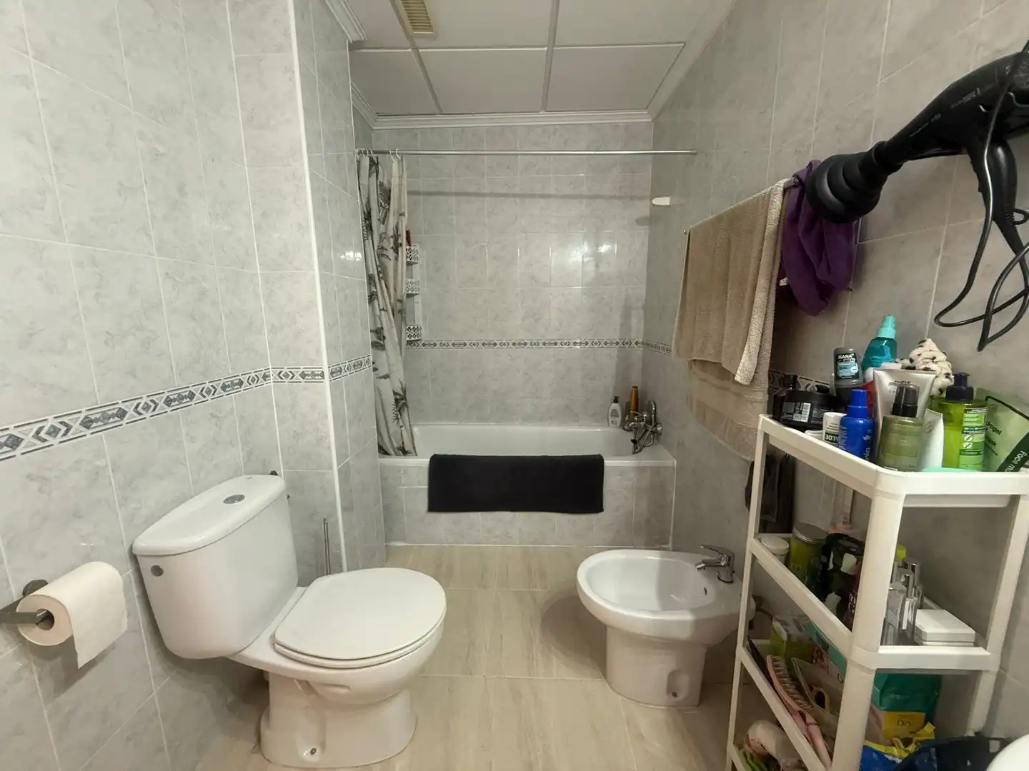 Badezimmer von Erdgeschoss zum Verkauf in Águilas mit Privatgarten, Terrasse und Möbliert