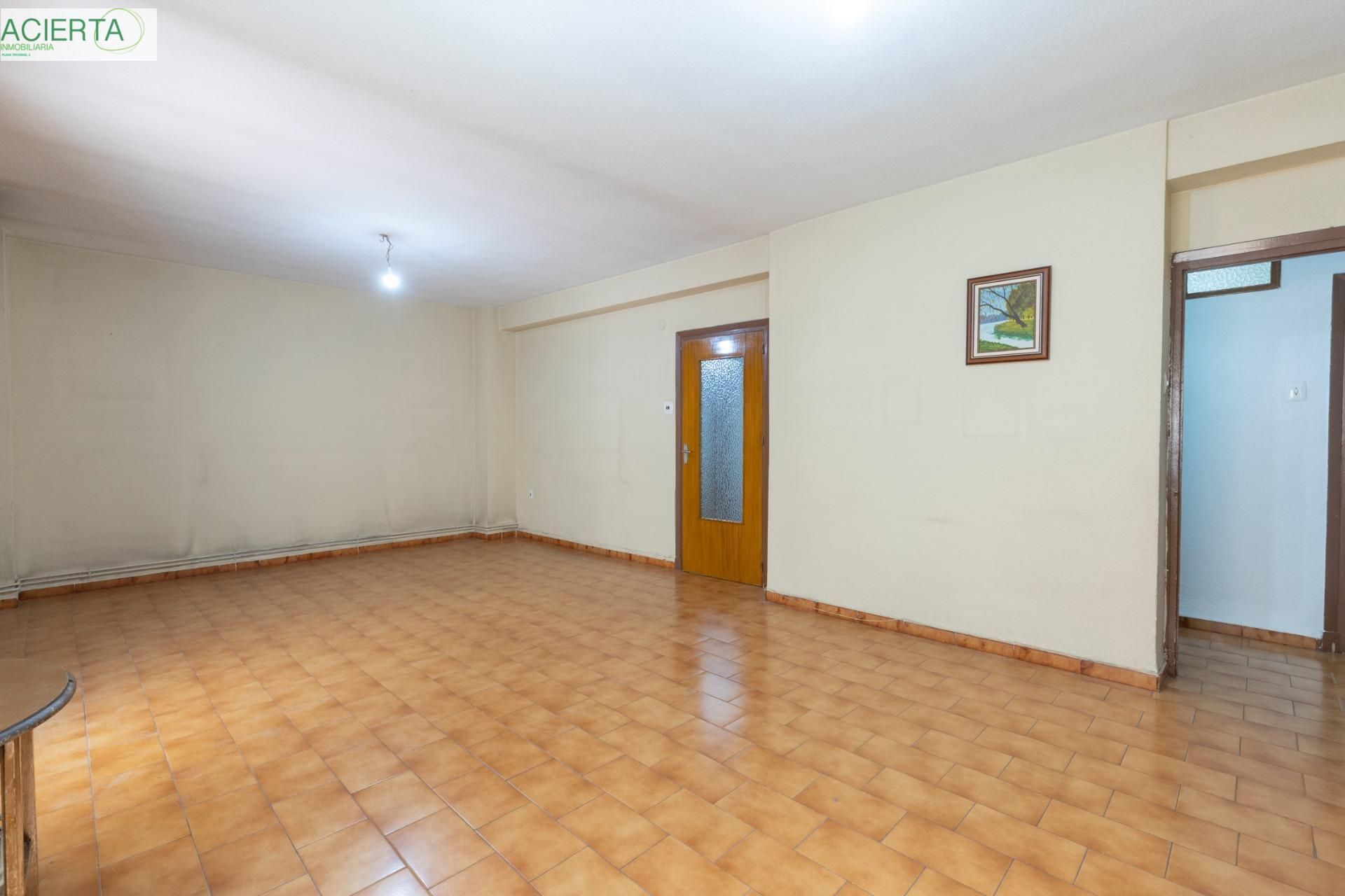 Piso en venta en  Granada Capital con Terraza y Balcón
