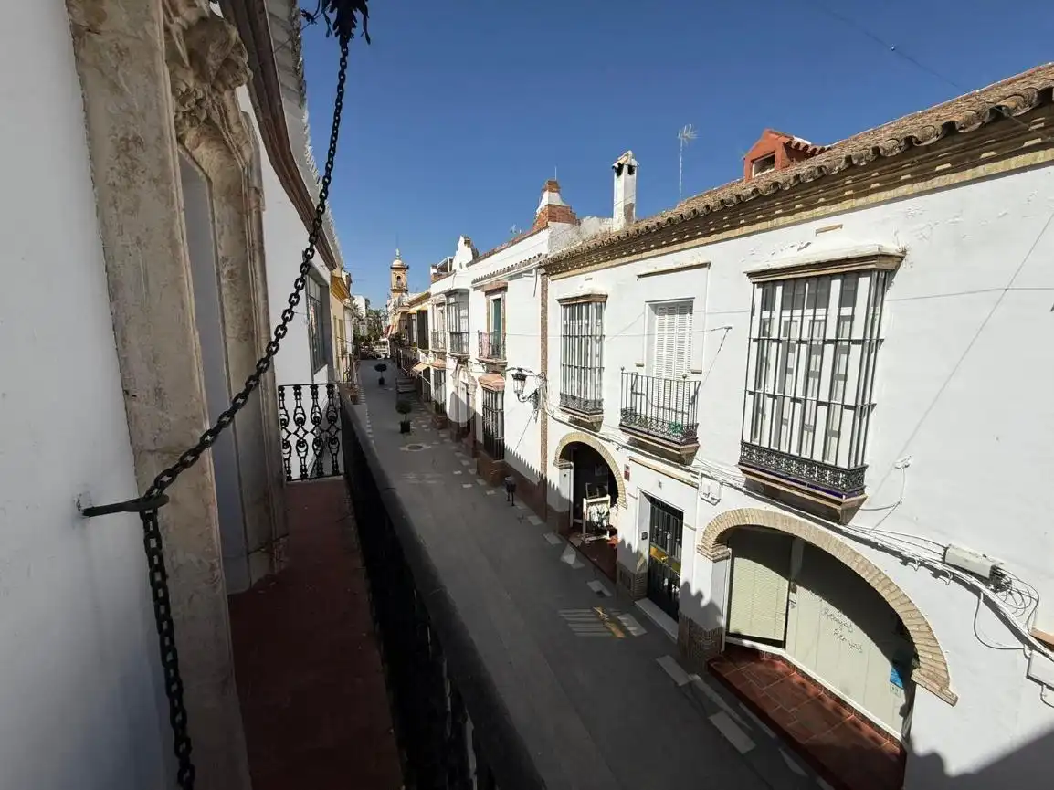 Vista exterior de Casa adosada en venta en Arahal con Balcón