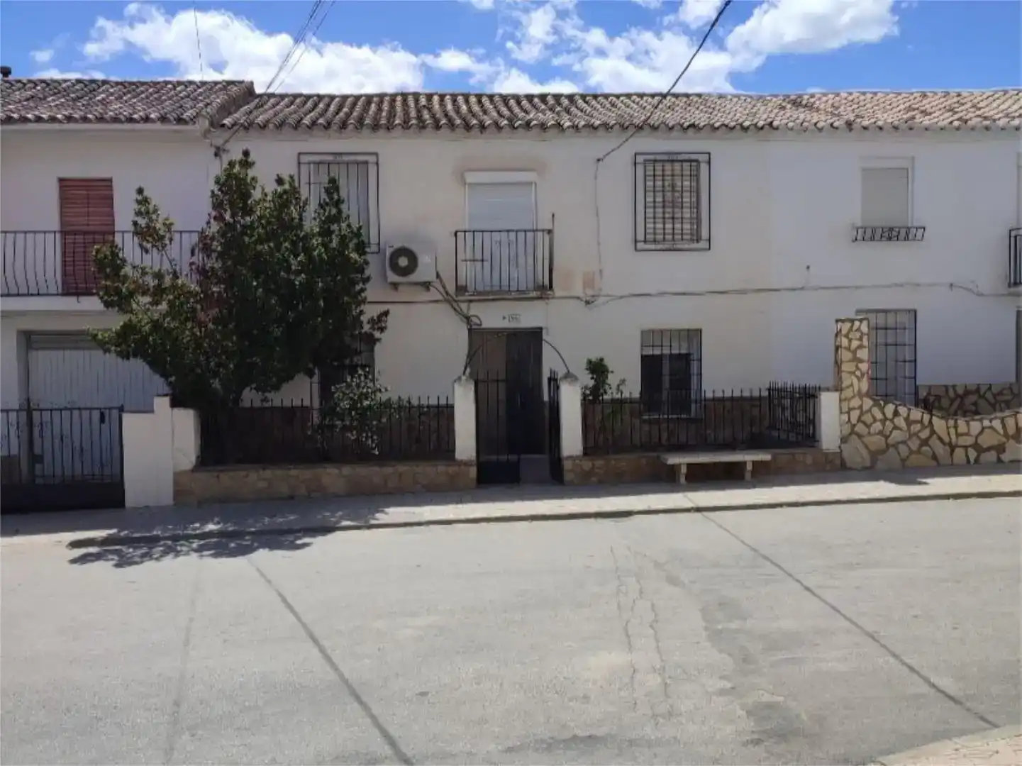 Vista exterior de Pis en venda en Cortes de Baza amb Aire condicionat, Traster i Moblat