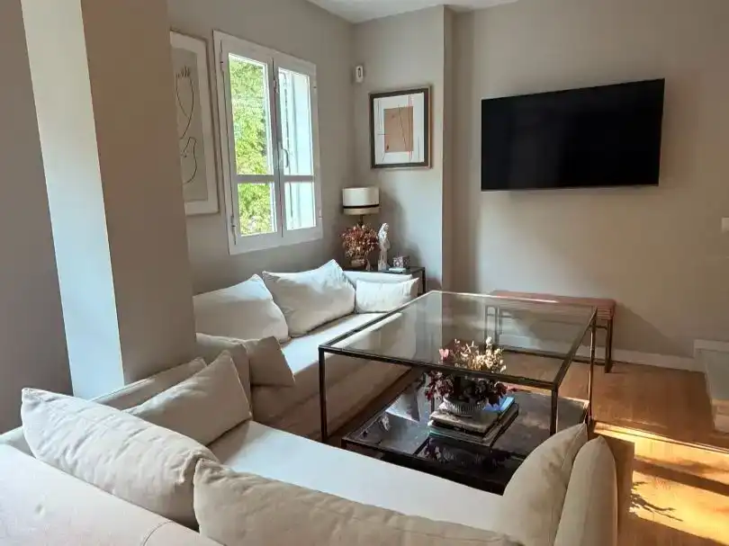Sala d'estar de Dúplex en venda en Sevilla amb Aire condicionat i Parquet
