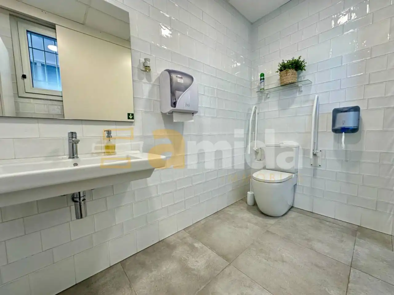 Baño de Local de alquiler en Sabadell con Aire acondicionado