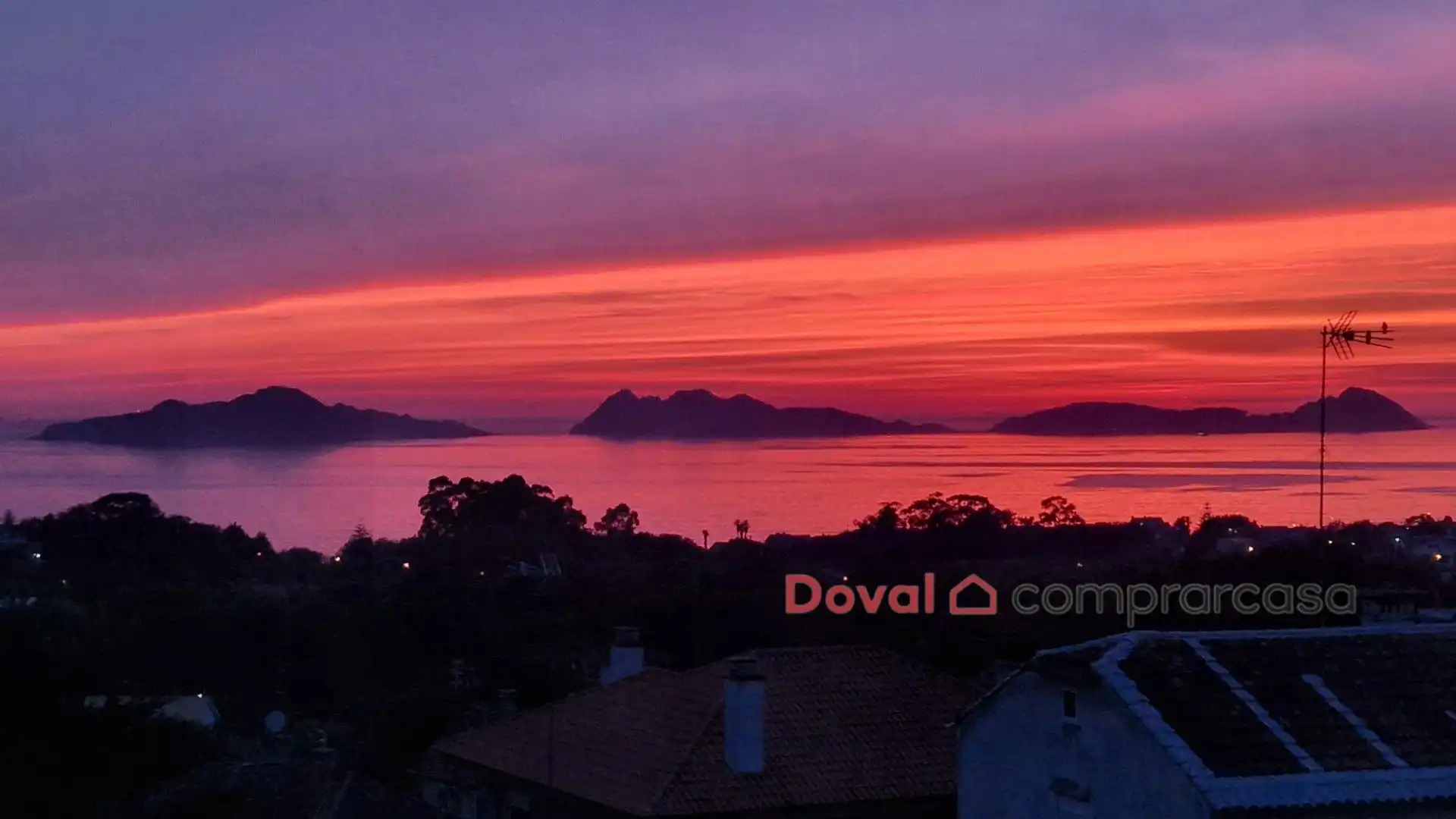 Vista exterior de Casa o xalet en venda en Vigo  amb Aire condicionat, Calefacció i Jardí privat