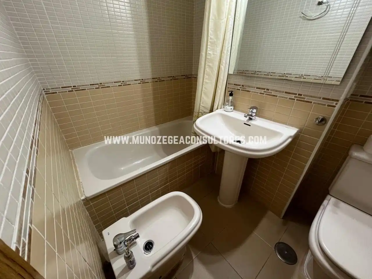 Bathroom of Flat for rent in Lucena  with Air Conditioner and Furnished