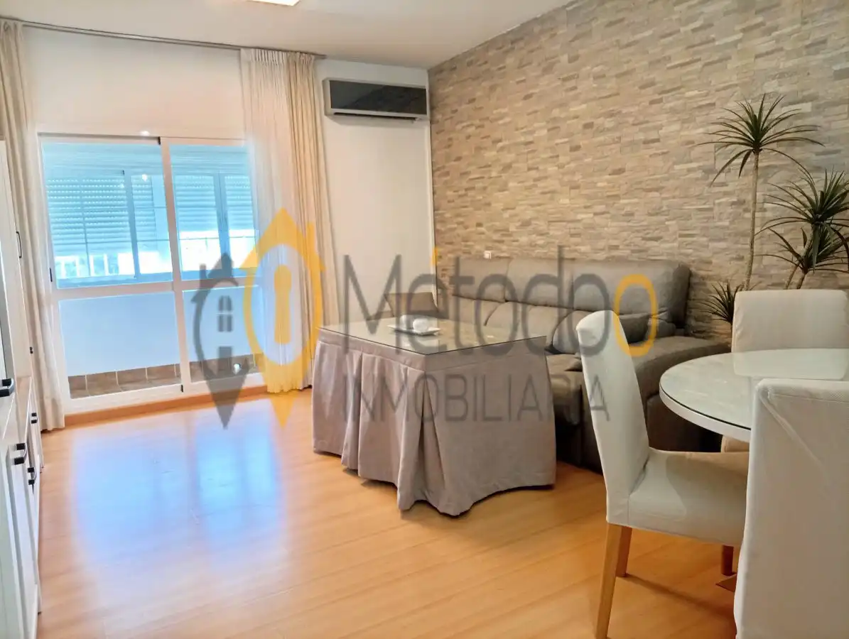 Living room of Flat for rent in Sevilla  with Air Conditioner, Heating and Parquet flooring